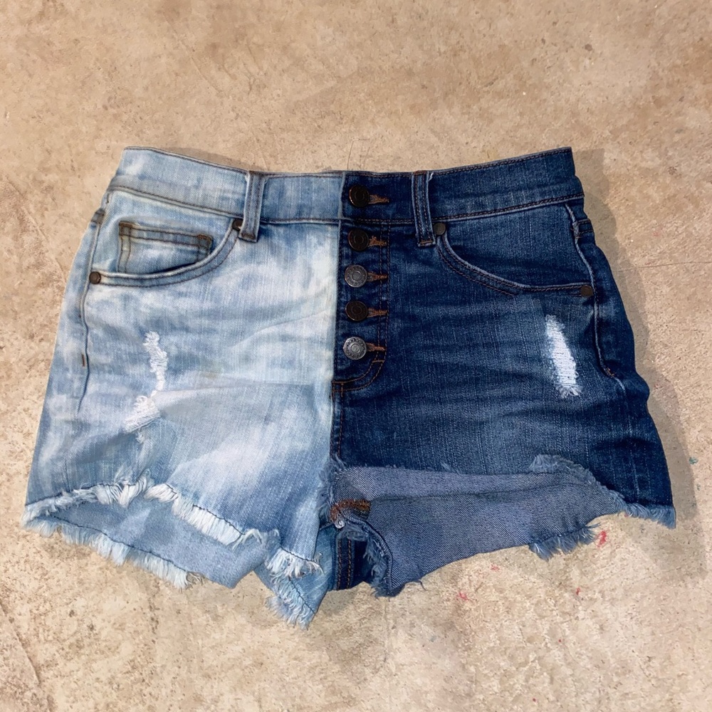 Half Bleached Refuge short